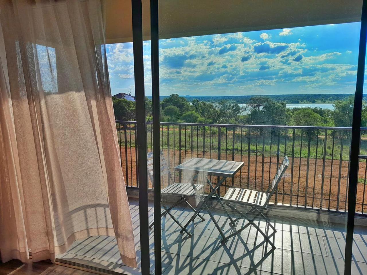 Kameeldrift Waterfront Estate & Resort Brits Eksteriør billede